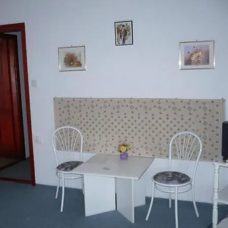 Ba-s-ha Panzio Couette-café *